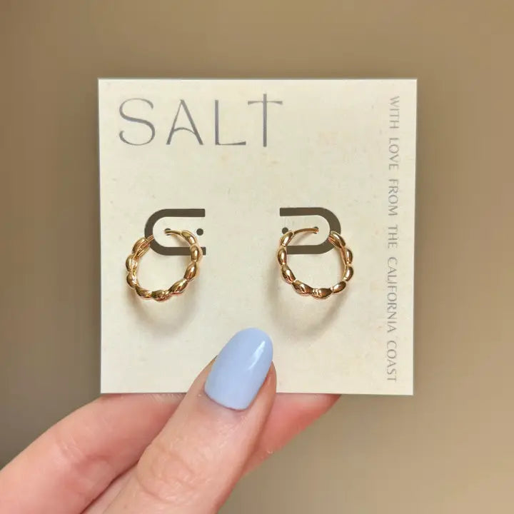 Wavy Hoop Earrings | 18k Gold | Dainty Hoops with Clasp